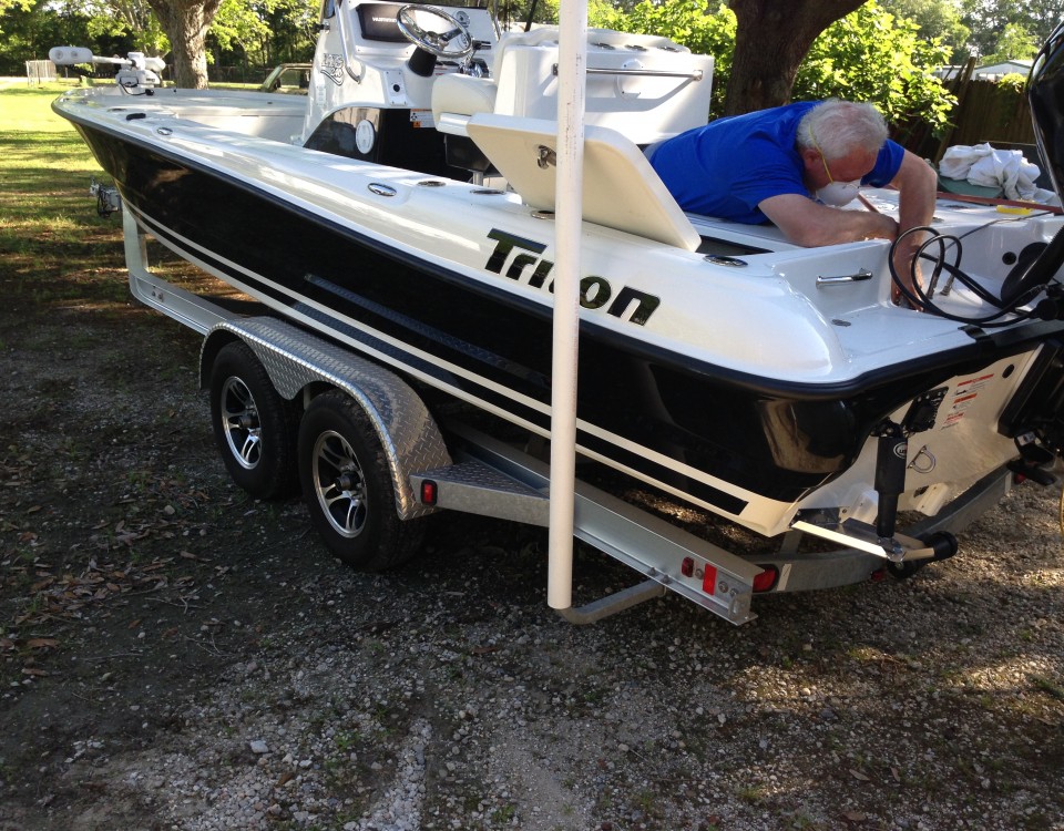 2914 Triton 2400 LTS Bay Boat